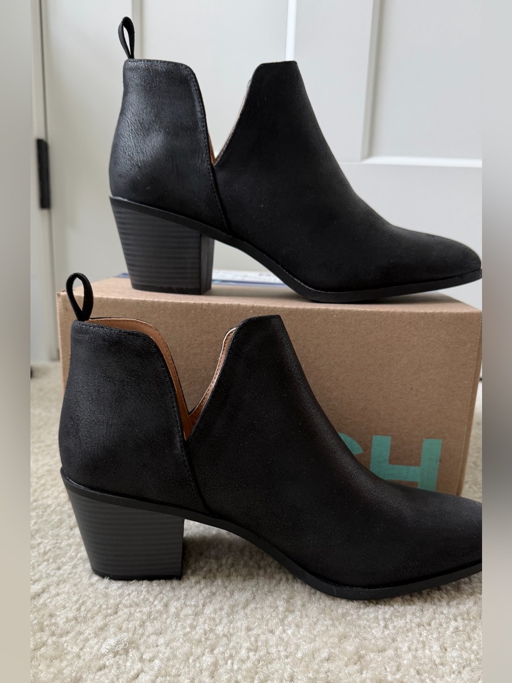 Women’s Black V-Cut Block Heel Ankle Boots